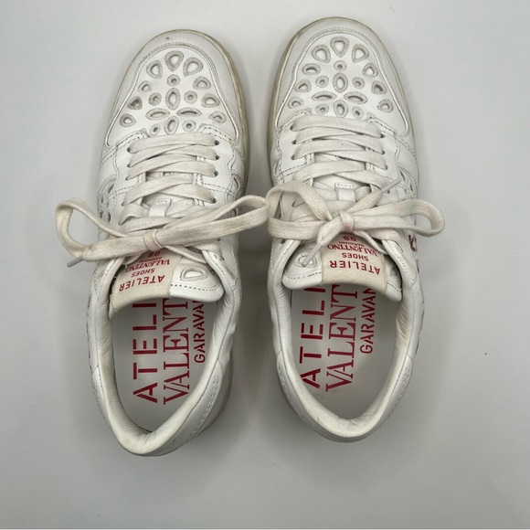 VALENTINO GARAVANI Logo Eyelet Sneakers - Picture 7 of 9